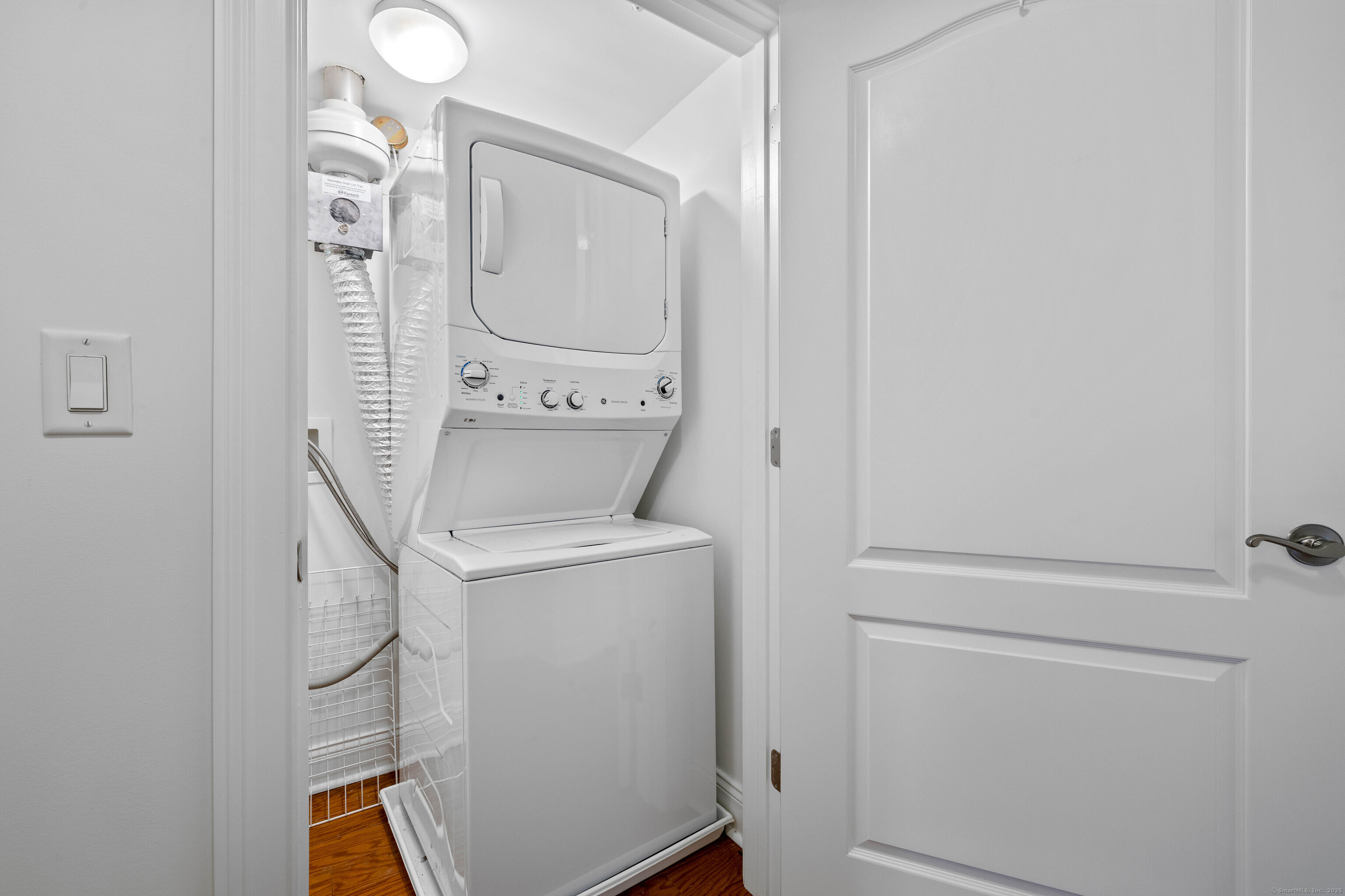 461 Bank Street, Unit 802 New London, CT 06320 - Photo 6 of 35 a utility room with dryer and washer