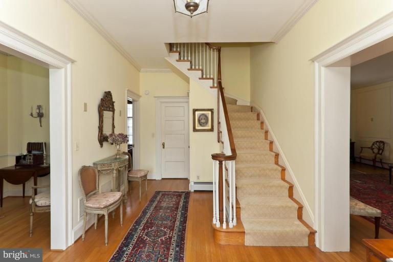 6006 Charlesmead Road Baltimore, MD 21212 - Photo 1 of 19 Entrance / Foyer