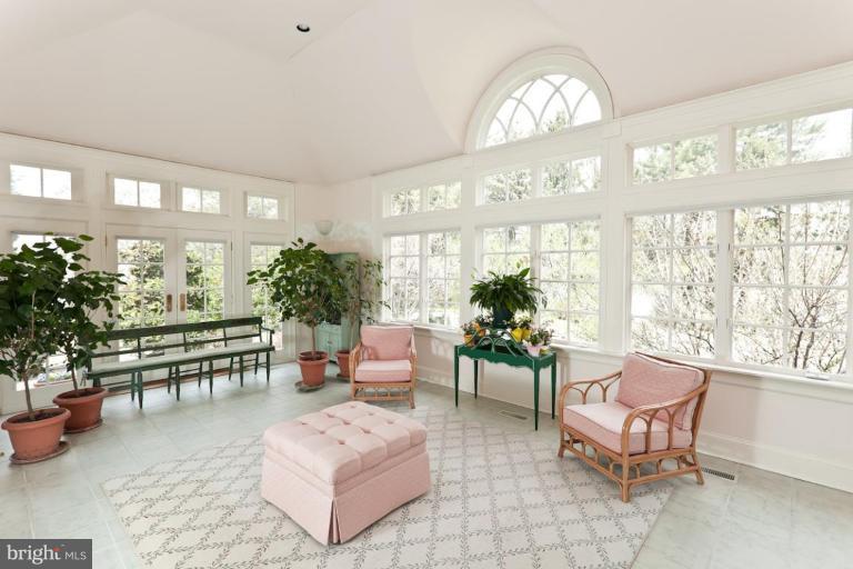 6006 Charlesmead Road Baltimore, MD 21212 - Photo 3 of 19 Sunroom