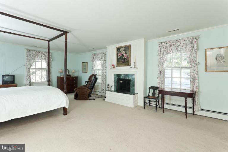 6006 Charlesmead Road Baltimore, MD 21212 - Photo 5 of 19 Master Bedroom