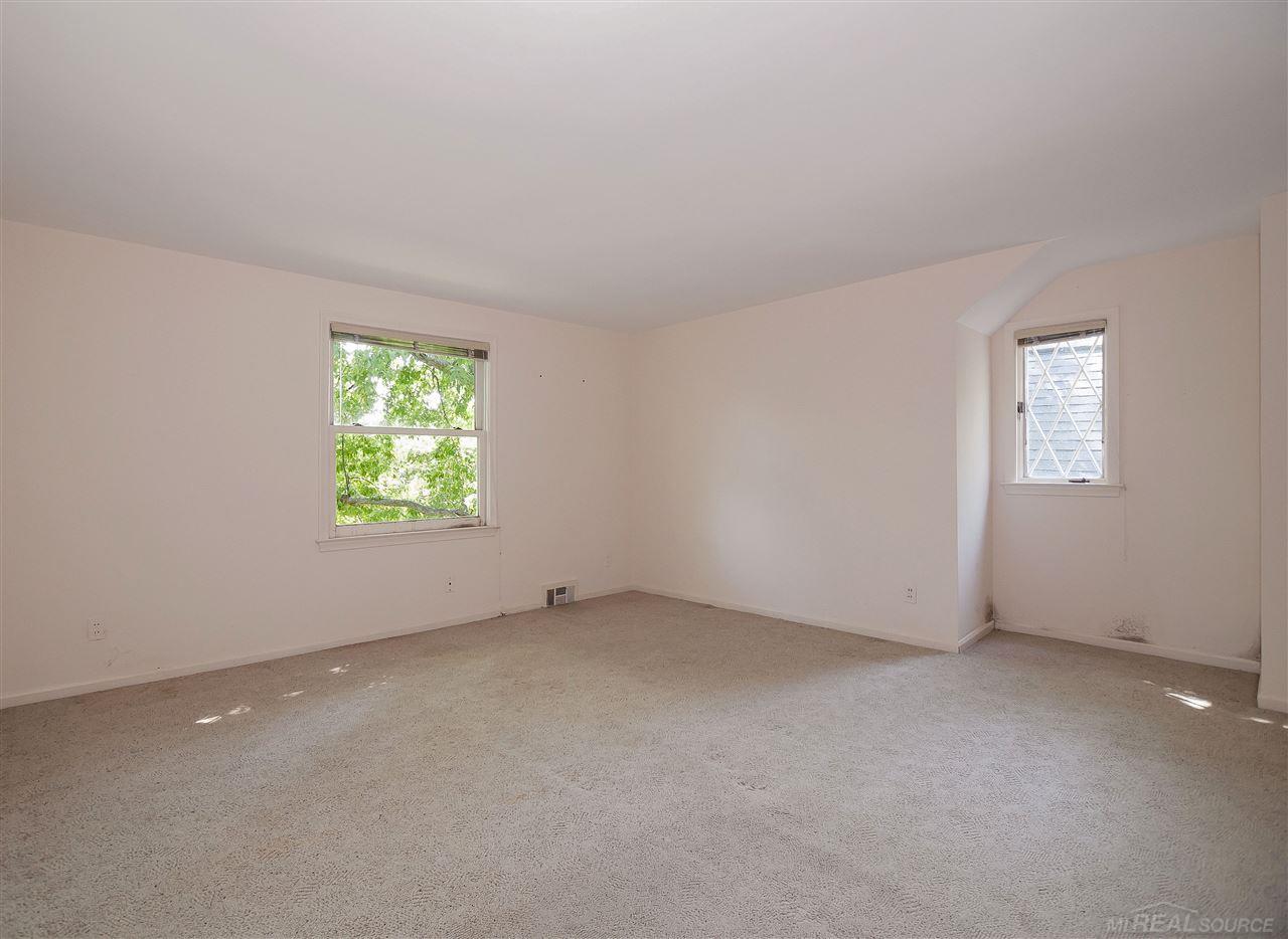 51 North Duval Road Grosse Pointe, MI 48236 - Photo 31 of 36 31349886-31.JPG