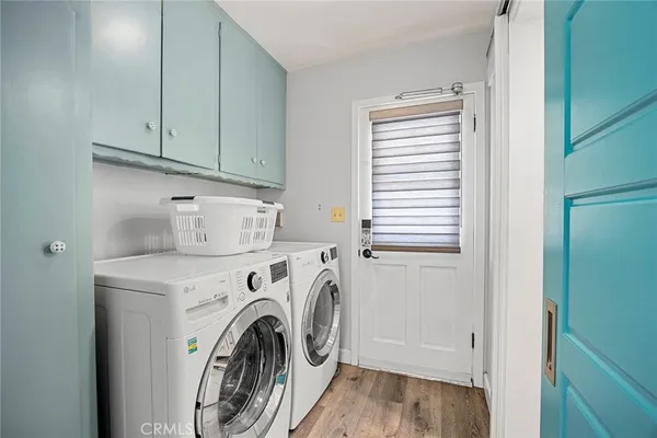 a bed room with two bed and a window