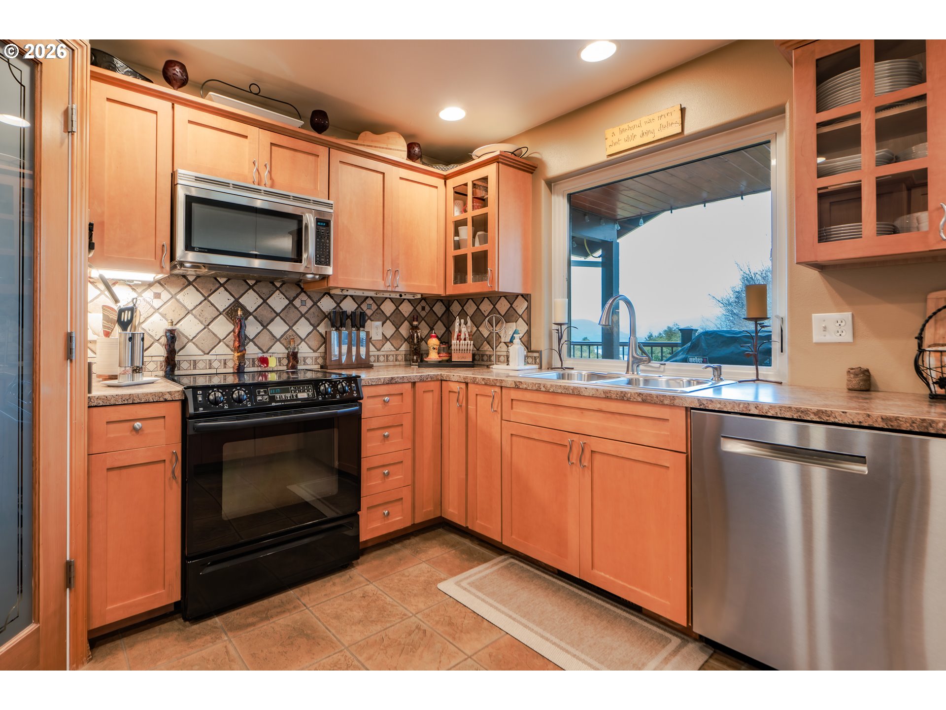 2111 View Court The Dalles, OR 97058 - Photo 12 of 48