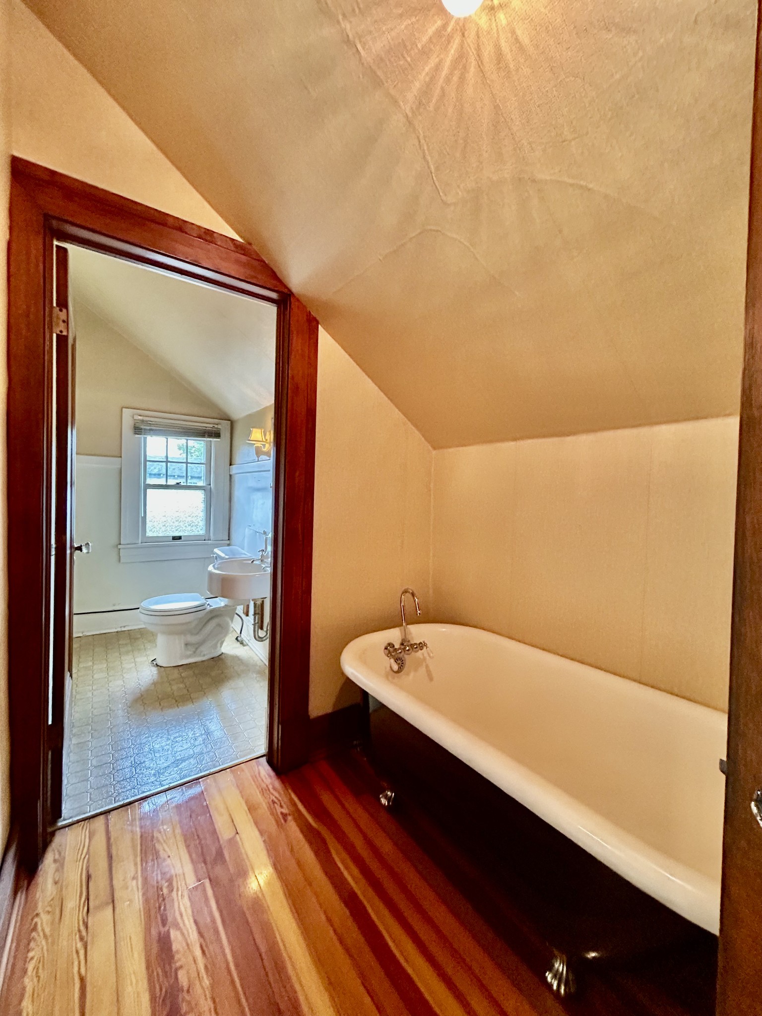 311 South 3rd Street Pulaski, TN 38478 - Photo 30 of 44 a bathroom with a bathtub and a sink