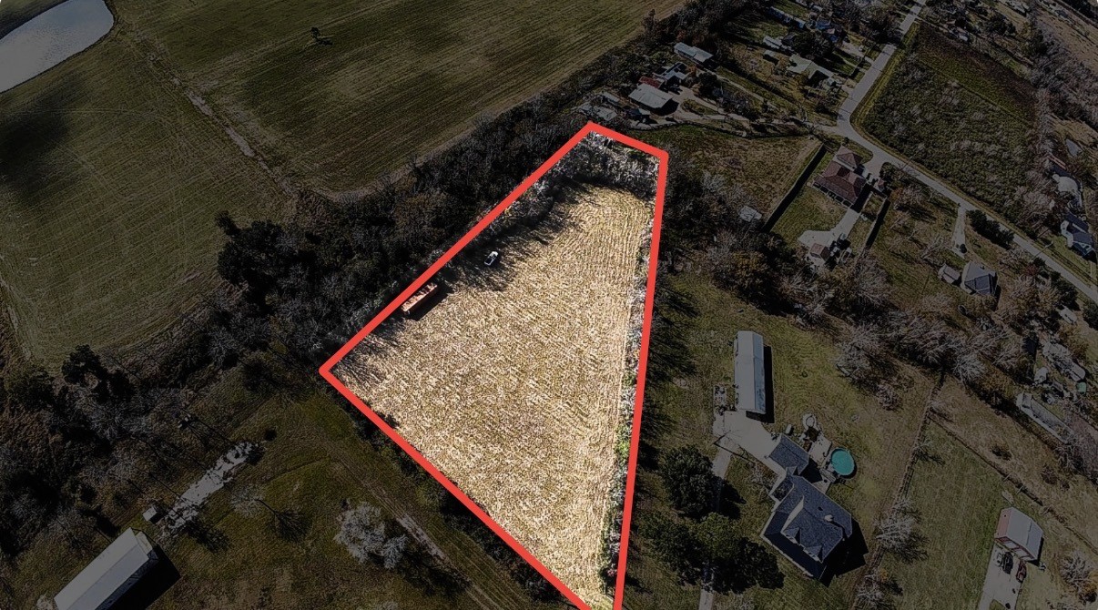 12530 County Road 421 Rosharon, TX 77583 - Photo 2 of 5 a view of water heater room