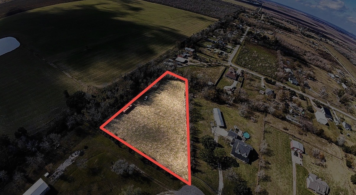 12530 County Road 421 Rosharon, TX 77583 - Photo 3 of 5 a view of water heater room