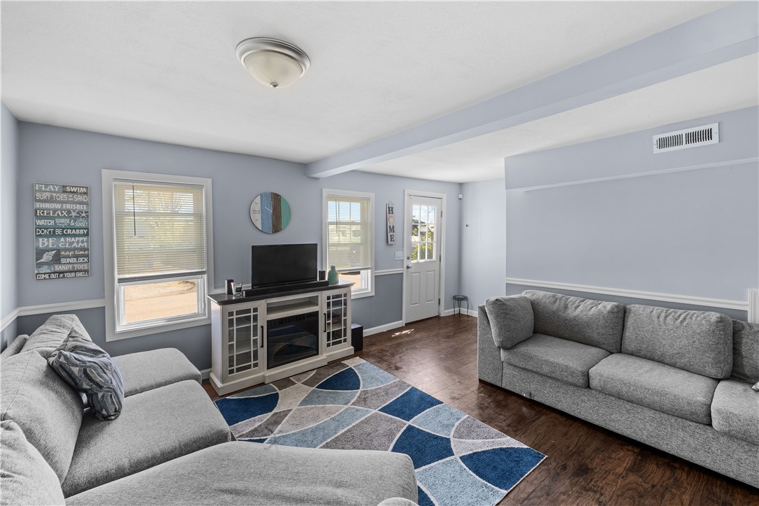 23 Logan Street Warwick, RI 02889 - Photo 13 of 34