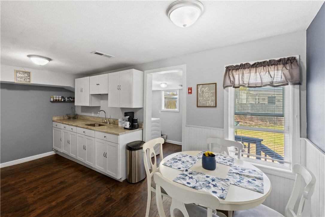 23 Logan Street Warwick, RI 02889 - Photo 6 of 34