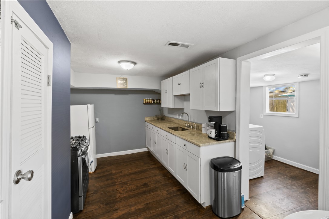 23 Logan Street Warwick, RI 02889 - Photo 7 of 34