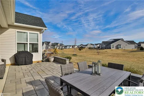 $739,000 | 6822 Sycamore Drive, Bath, PA 18014