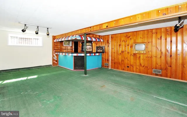 a view of an outdoor kitchen