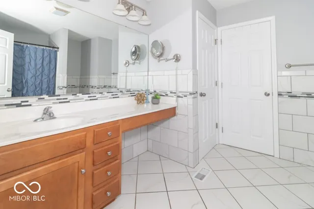 $364,900 | 1410 Woodbrooke Drive, New Castle, IN 47362