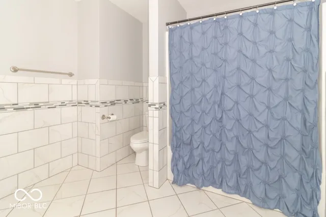 $364,900 | 1410 Woodbrooke Drive, New Castle, IN 47362