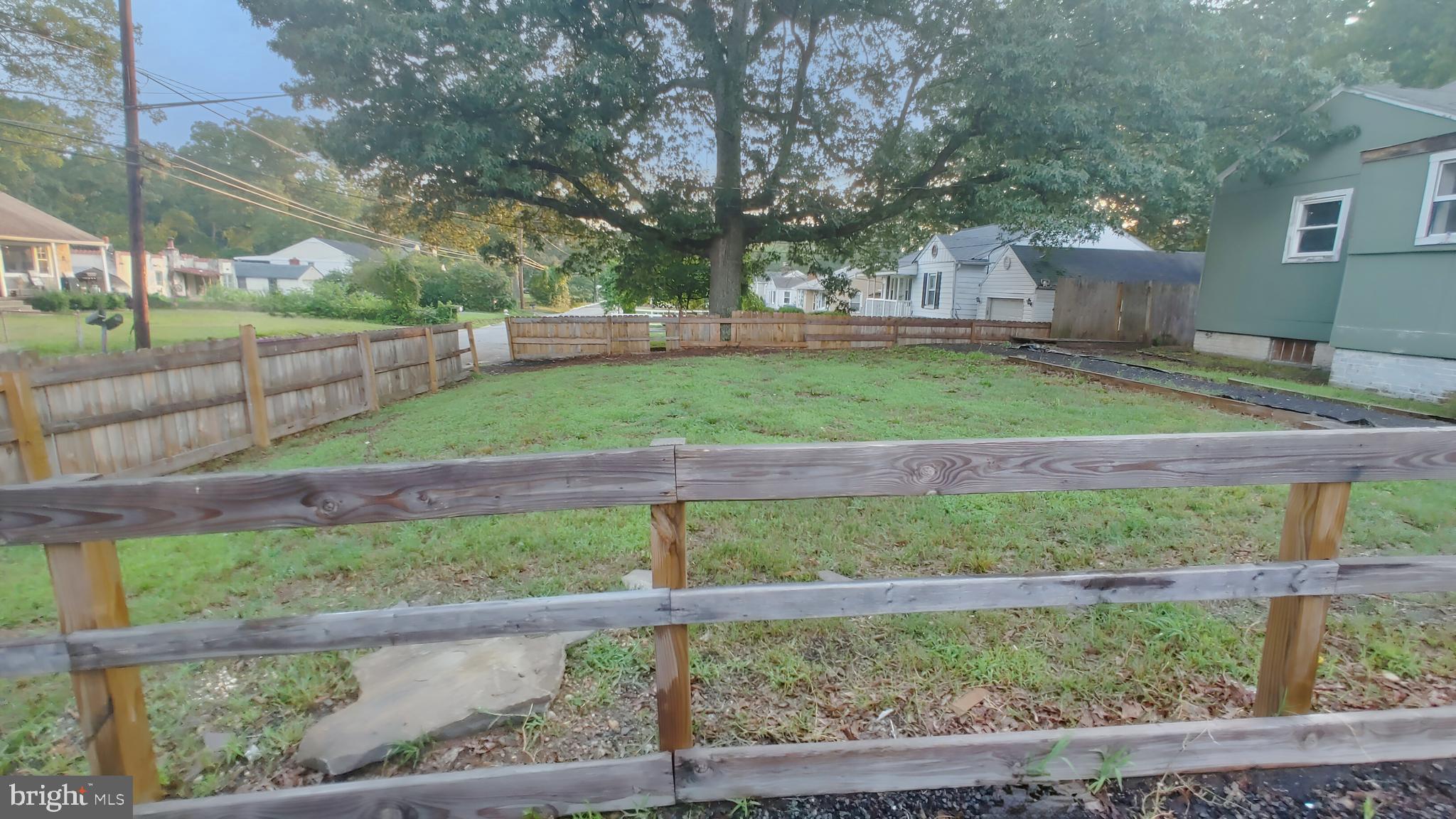 6410 Woodley Road Clinton, MD 20735 - Photo 7 of 15 Front yard