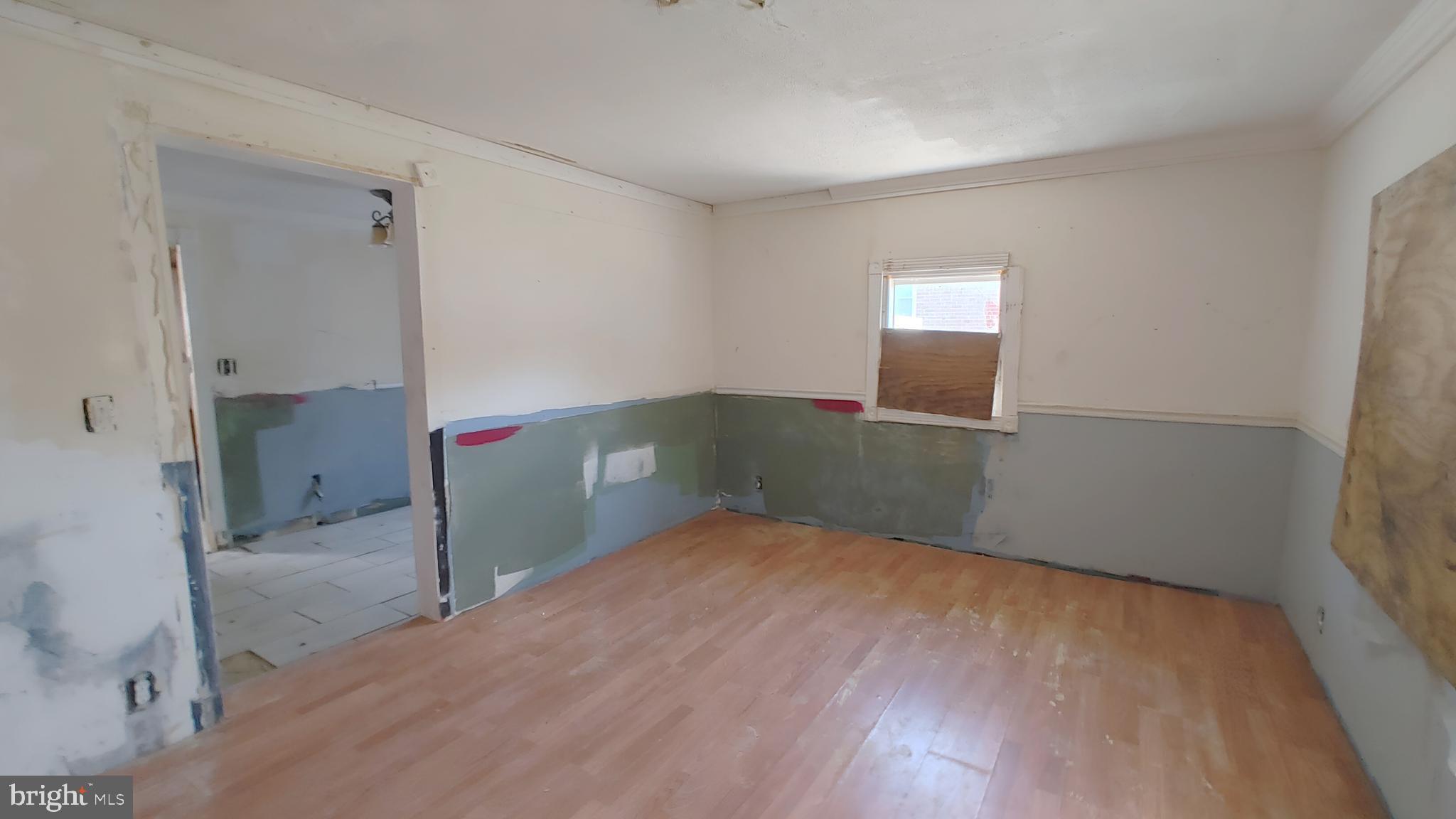 6410 Woodley Road Clinton, MD 20735 - Photo 9 of 15 Living room