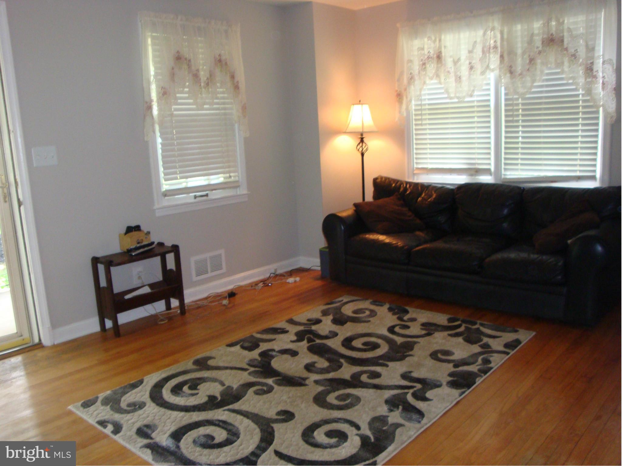 1822 Wendover Road Baltimore, MD 21234 - Photo 4 of 30 Living Room