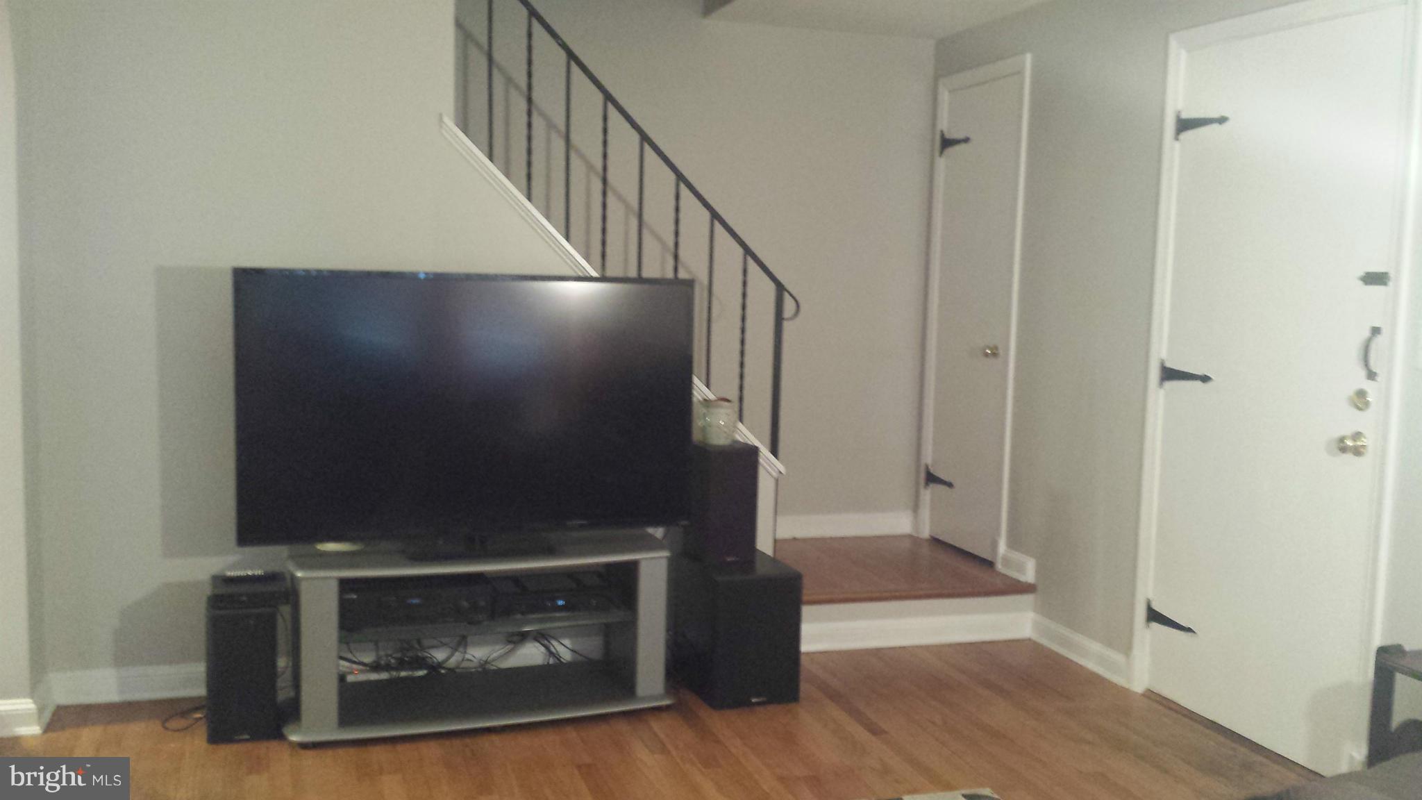1822 Wendover Road Baltimore, MD 21234 - Photo 5 of 30 Living Room