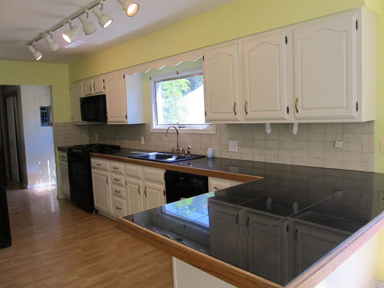 10946 North Black River Road Cheboygan, MI 49721 - Photo 13 of 39 1835363-12.JPG