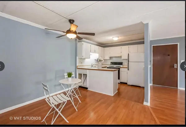 $1,649 | 5S066 Pebblewood Lane, Unit B9, Naperville, IL 60563