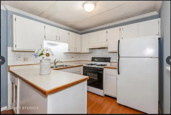 $1,649 | 5S066 Pebblewood Lane, Unit B9, Naperville, IL 60563