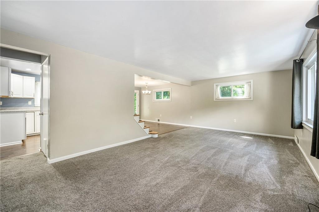 395 Rodi Road Pittsburgh, PA 15235 - Photo 3 of 28 Gallery Image 3