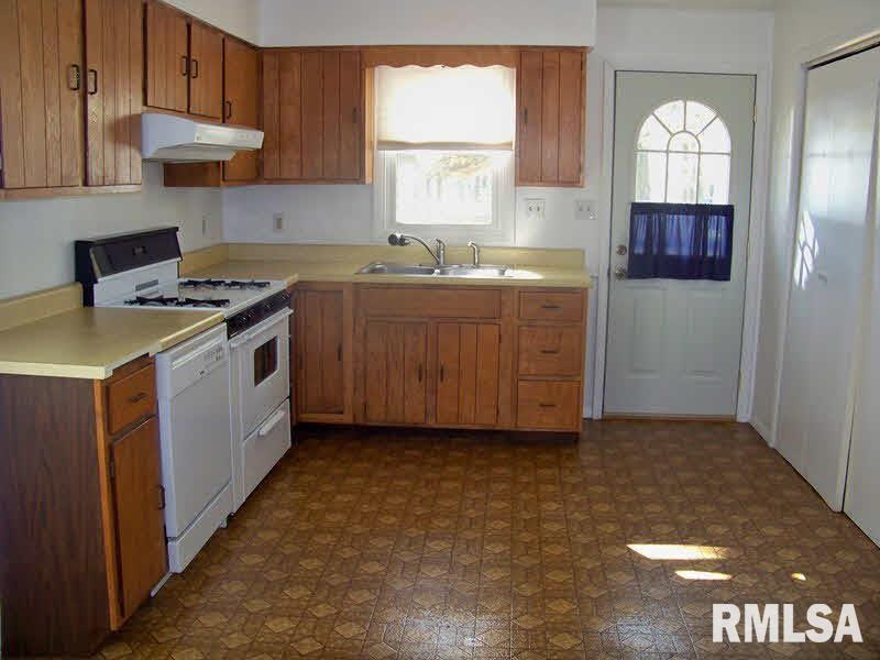 311 East 2nd Street Ina, IL 62846 - Photo 4 of 18