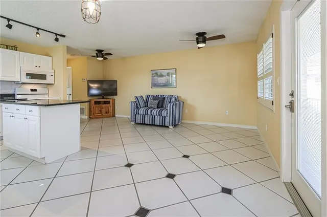 $1,500 | 11 Vista Palm Lane, Unit 203, Vero Beach, FL 32962