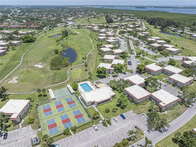 $1,500 | 11 Vista Palm Lane, Unit 203, Vero Beach, FL 32962