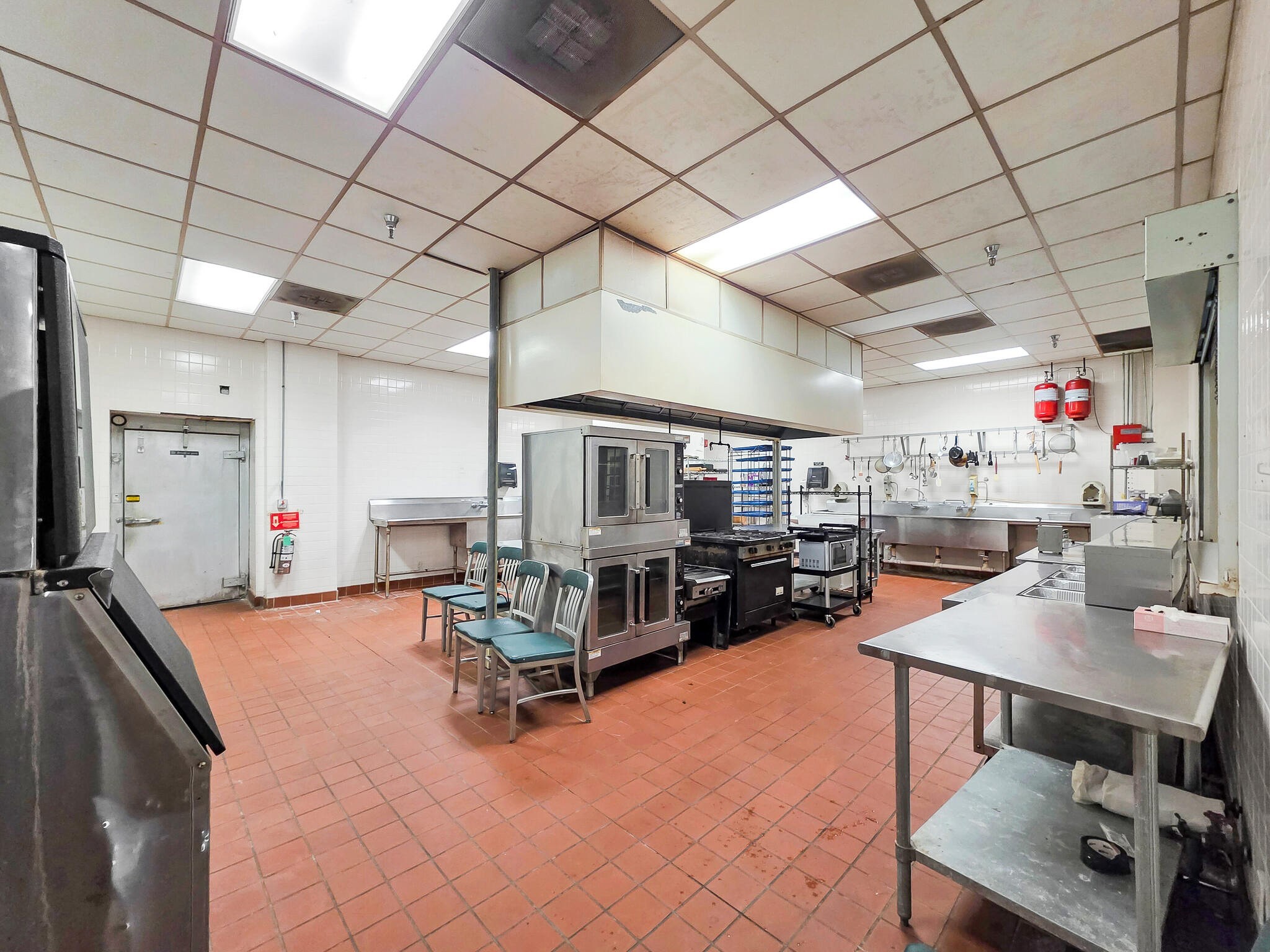 4073 Fm 3318 Road Brookshire, TX 77423 - Photo 17 of 50 a room with lots of furniture and white walls