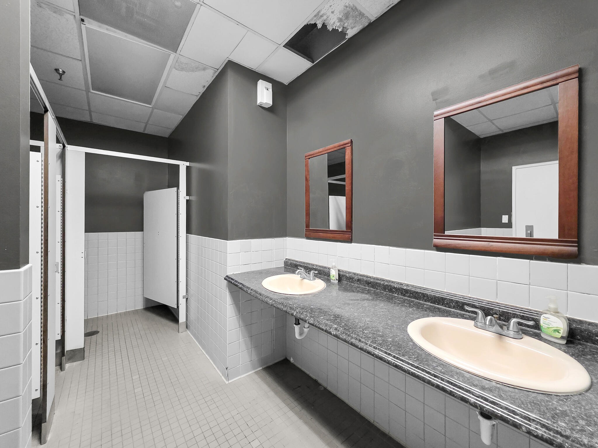 4073 Fm 3318 Road Brookshire, TX 77423 - Photo 20 of 50 a bathroom with a granite countertop double vanity sink and mirror