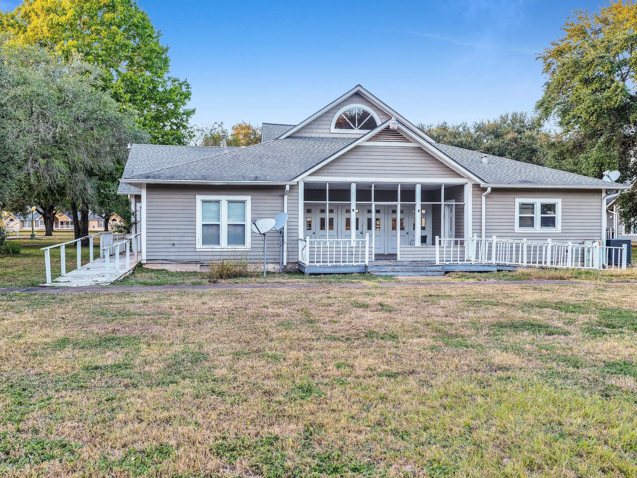 4073 Fm 3318 Road Brookshire, TX 77423 - Photo 35 of 50 a front view of a house with a garden