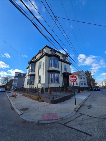 $2,450 | 169 Knight Street, Unit 3, Providence, RI 02909