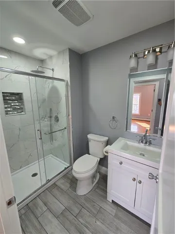 $2,450 | 169 Knight Street, Unit 3, Providence, RI 02909