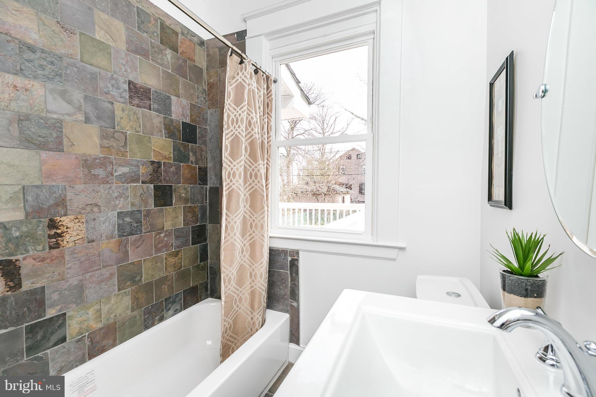 3815 Copley Road Baltimore, MD 21215 - Photo 11 of 27 Bath