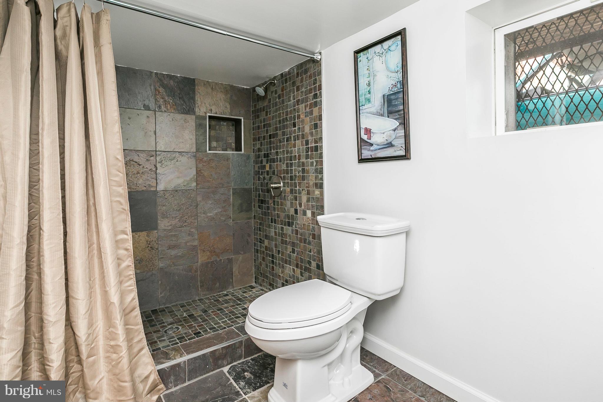 3815 Copley Road Baltimore, MD 21215 - Photo 21 of 27 Bath