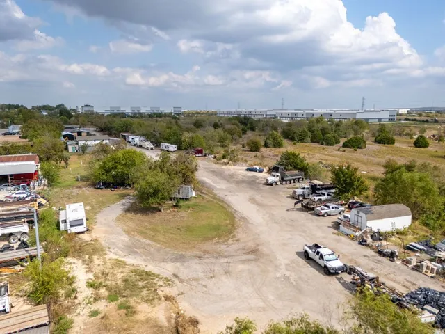 an aerial view of a houses with outdoor space and lake view