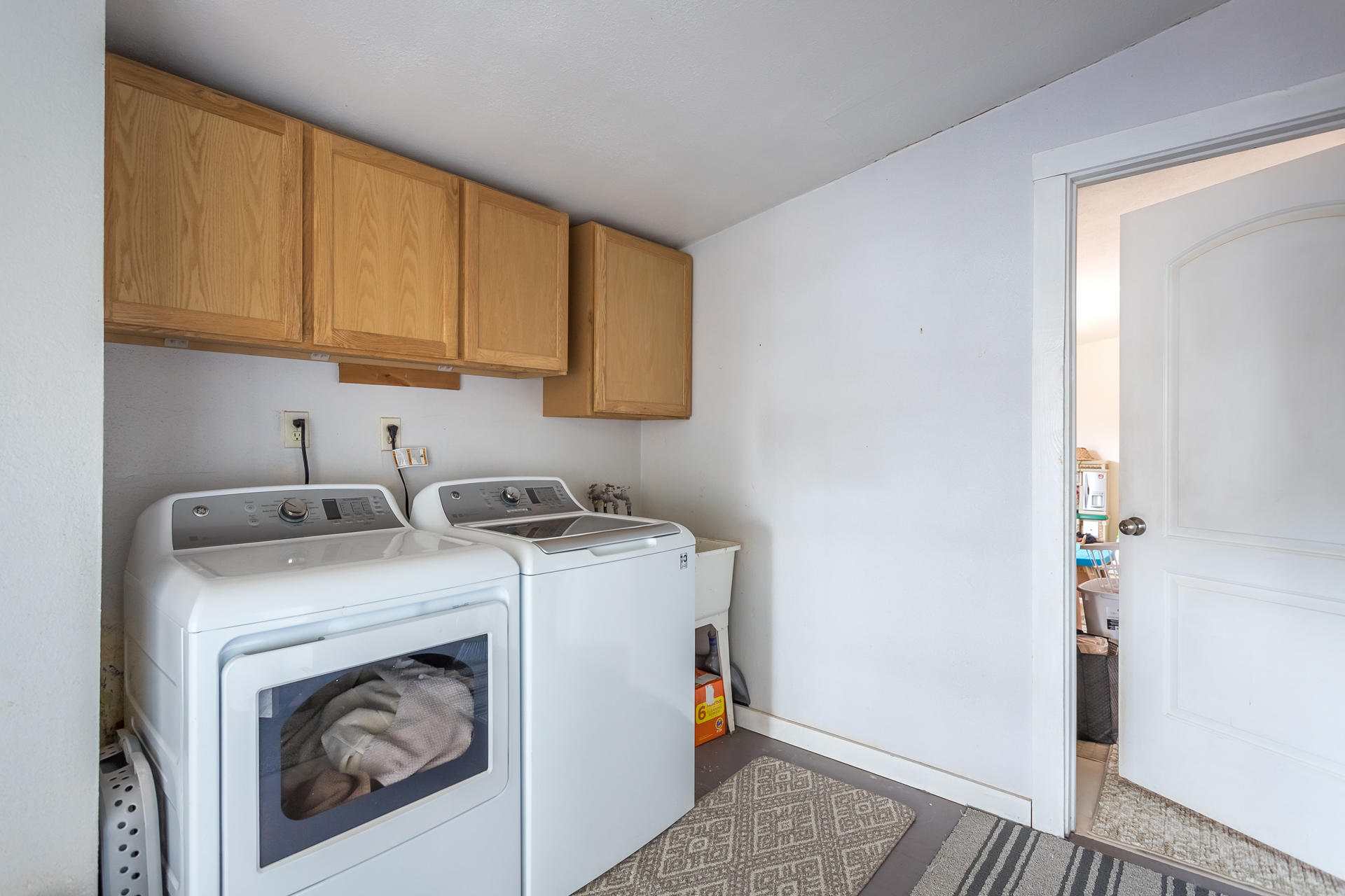 5560 Monte Vista Road Anderson, CA 96007 - Photo 17 of 42 55 laundry