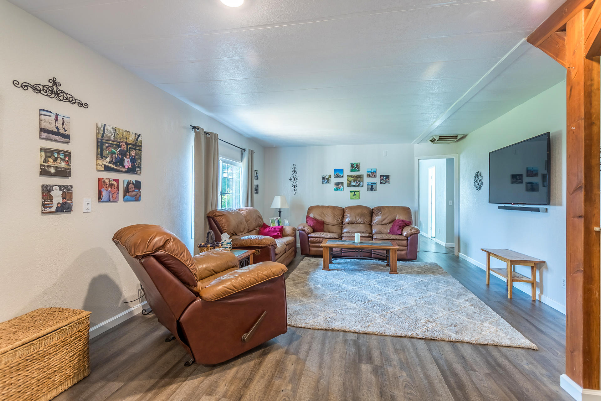 5560 Monte Vista Road Anderson, CA 96007 - Photo 4 of 42 17 living