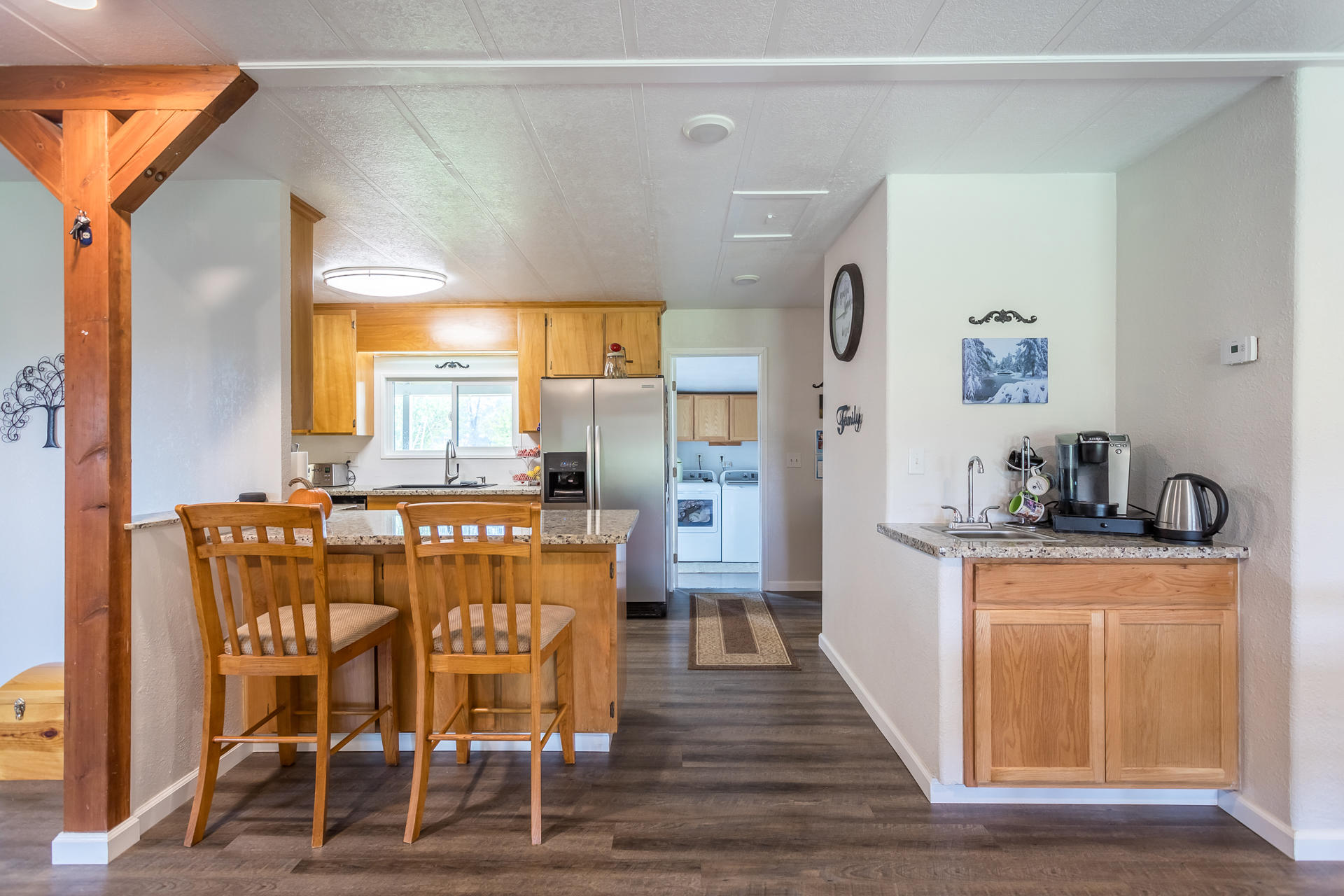 5560 Monte Vista Road Anderson, CA 96007 - Photo 6 of 42 24 kitchen and coffee bar