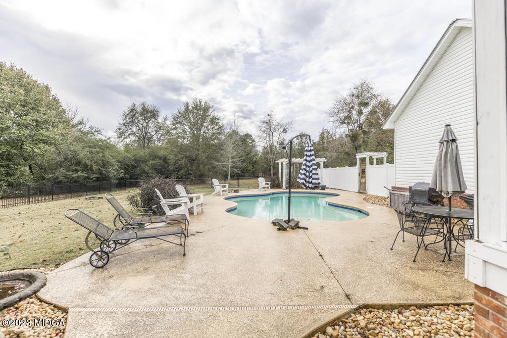 111 E-Rd Ls 7 Cochran, GA 31014 - Photo 35 of 37 111 N Lakeshore Dr 39