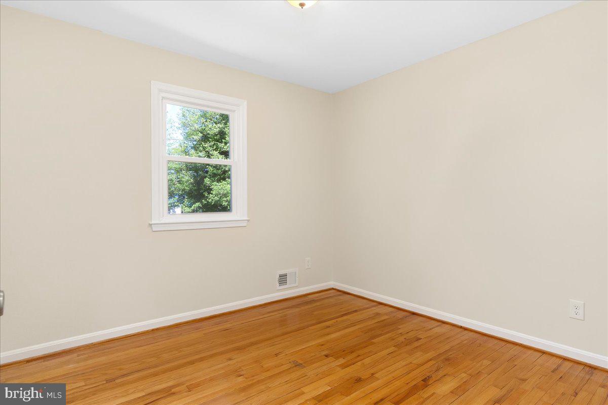 8004 Malcolm Road Clinton, MD 20735 - Photo 17 of 34 Bedroom 3