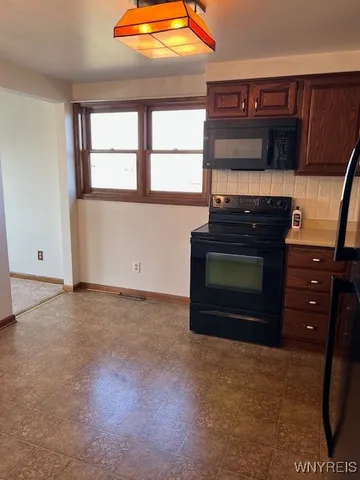 $1,300 | 97 Countrygate Lane, Tonawanda, NY 14150