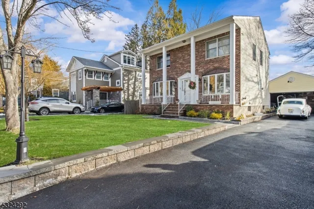 $850,000 | 15 Parkhurst Place, Verona, NJ 07044