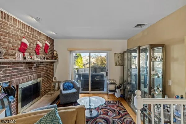 $798,500 | 15 Parkhurst Place, Verona, NJ 07044