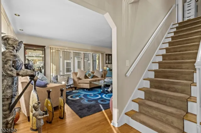 $850,000 | 15 Parkhurst Place, Verona, NJ 07044