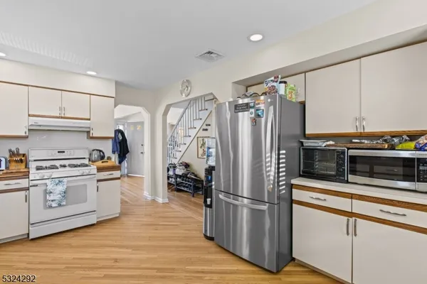 $798,500 | 15 Parkhurst Place, Verona, NJ 07044