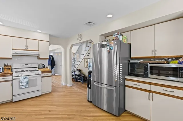 $850,000 | 15 Parkhurst Place, Verona, NJ 07044