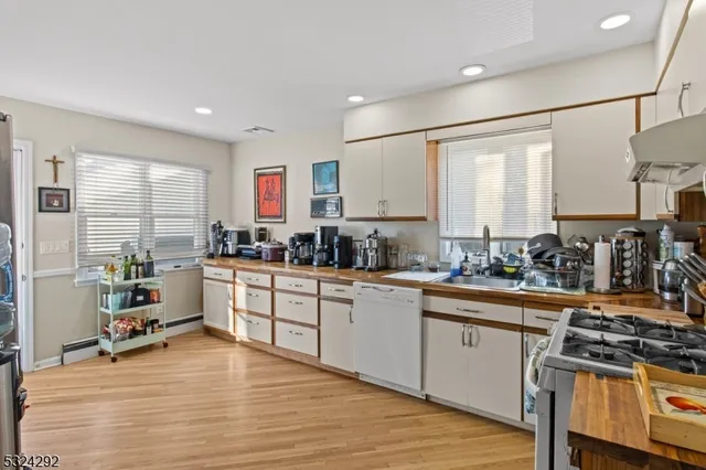 $850,000 | 15 Parkhurst Place, Verona, NJ 07044