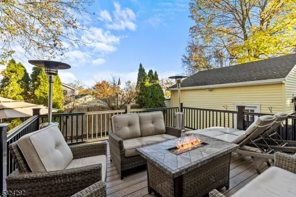 $798,500 | 15 Parkhurst Place, Verona, NJ 07044