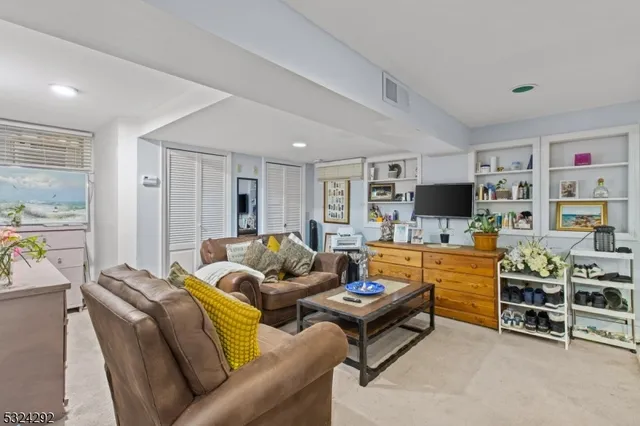 $850,000 | 15 Parkhurst Place, Verona, NJ 07044